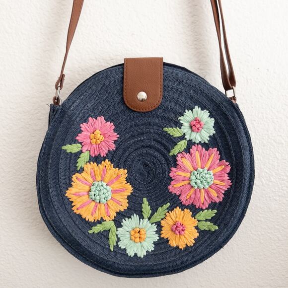 Bueno Paper Straw Floral Round Boho Shoulder Bag - Picture 2 of 10
